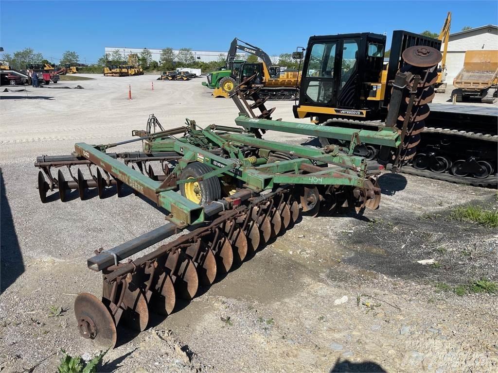 John Deere 640 Tanjurače