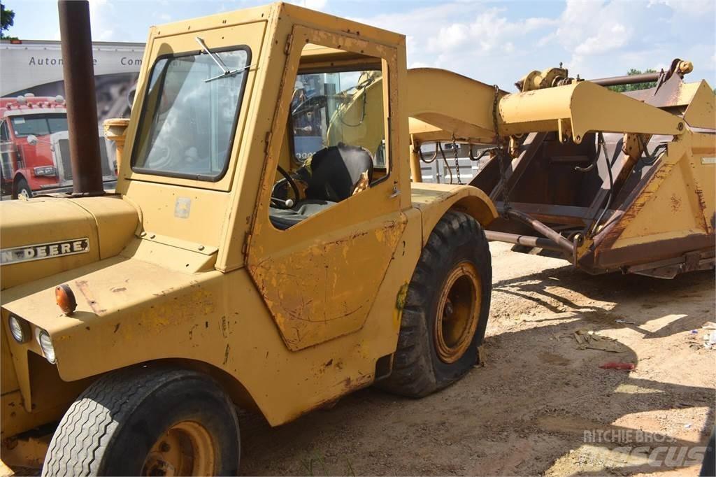 John Deere 760A Strugači