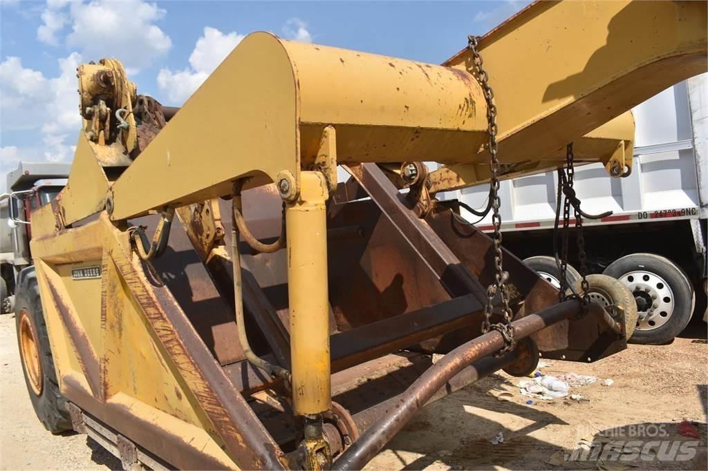 John Deere 760A Strugači