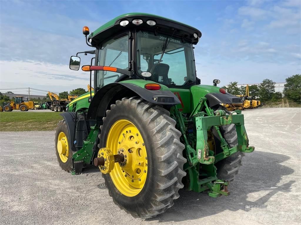 John Deere 8245R Traktori