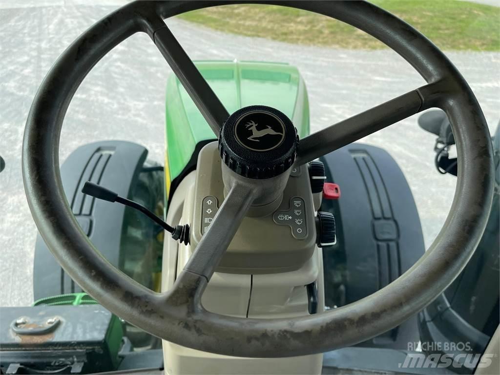 John Deere 8245R Traktori