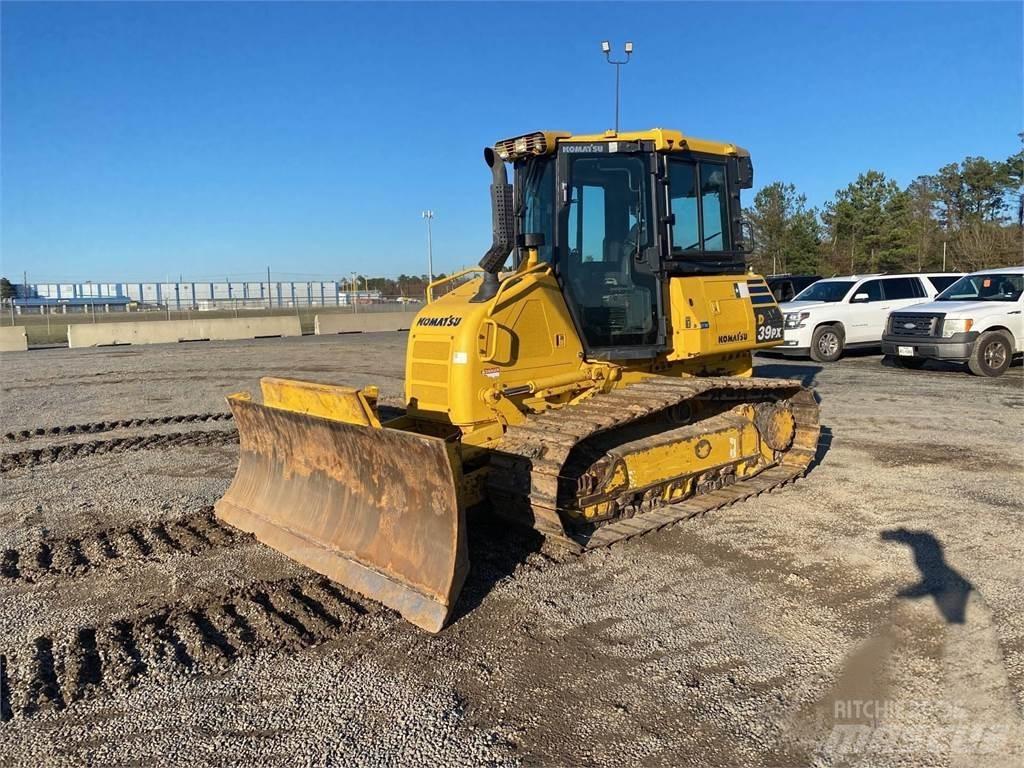 Komatsu D39PX-24 Buldožeri gusjeničari