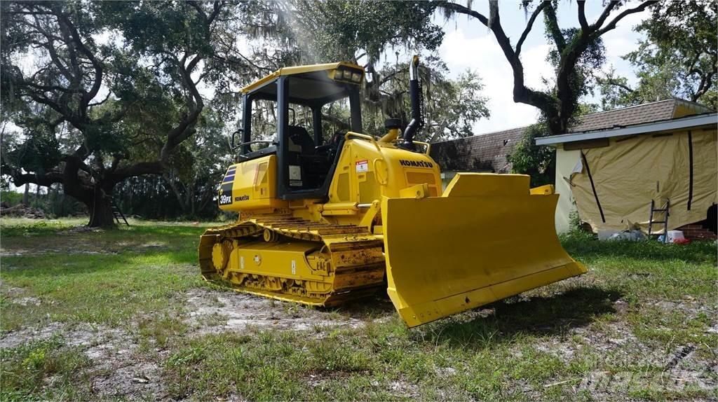 Komatsu D39PX-24 Buldožeri gusjeničari