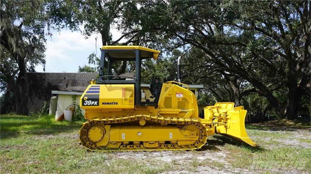 Komatsu D39PX-24 Buldožeri gusjeničari
