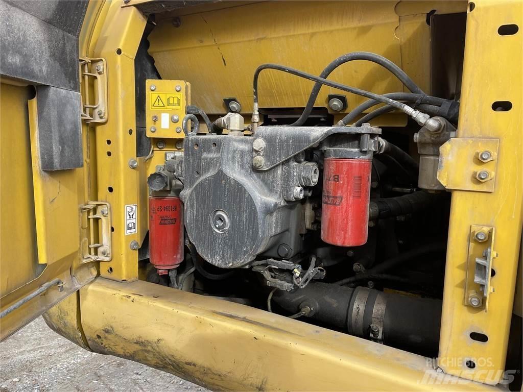 Komatsu PC210 LC-8 Bageri gusjeničari
