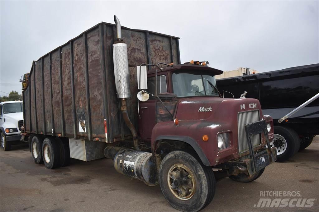 Mack DM685S Kamioni sa kranom