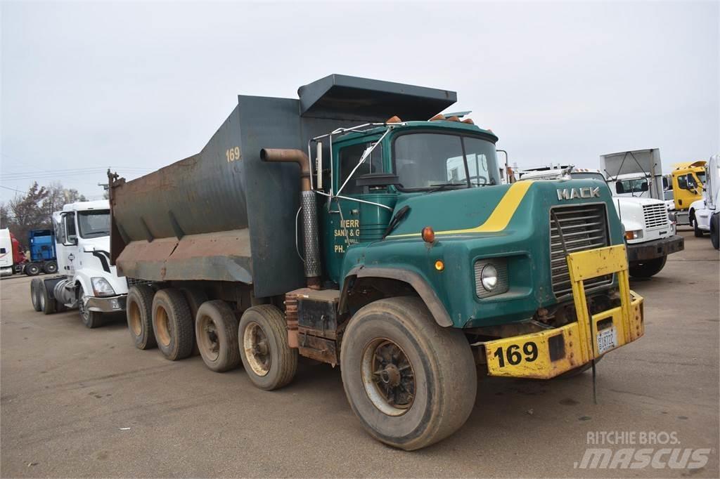 Mack DM688 Kiper kamioni