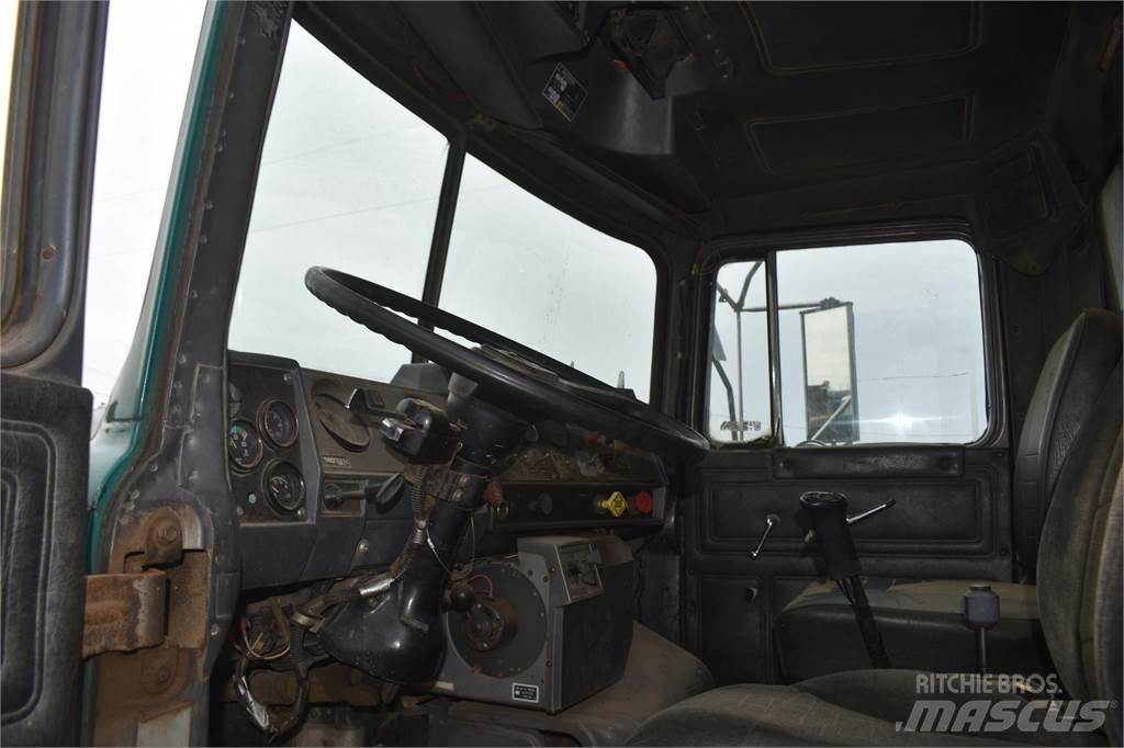 Mack DM688 Kiper kamioni