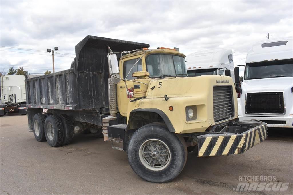 Mack DM690S Kiper kamioni