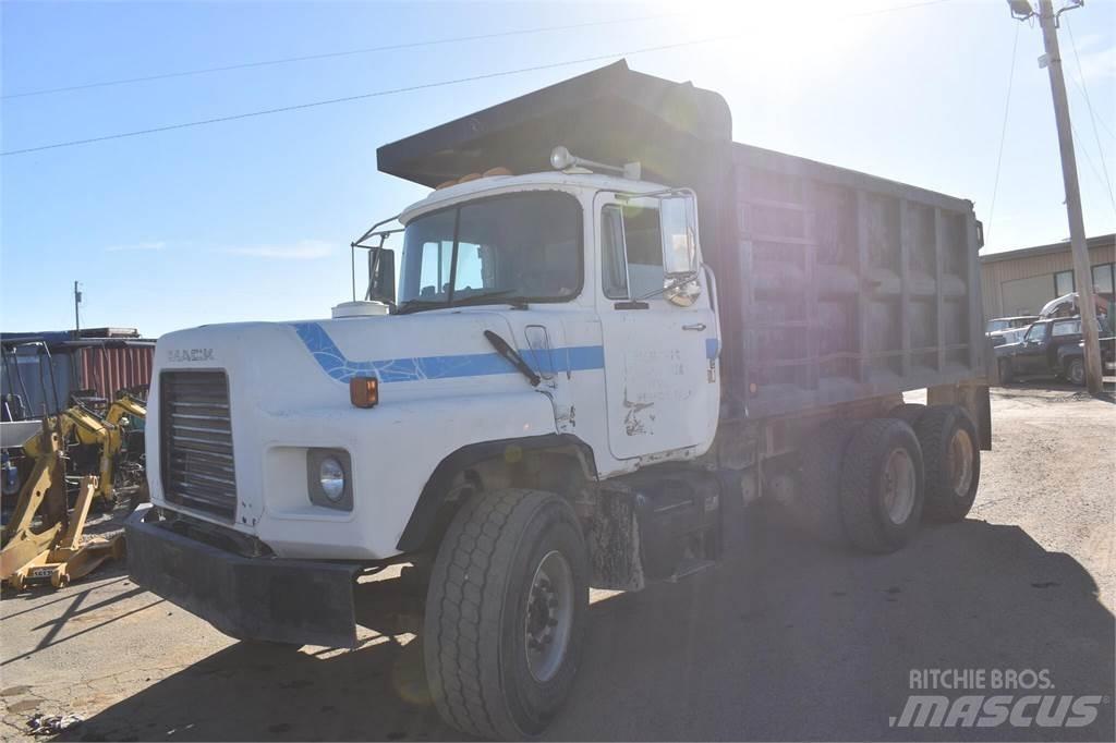 Mack DM690S Kiper kamioni