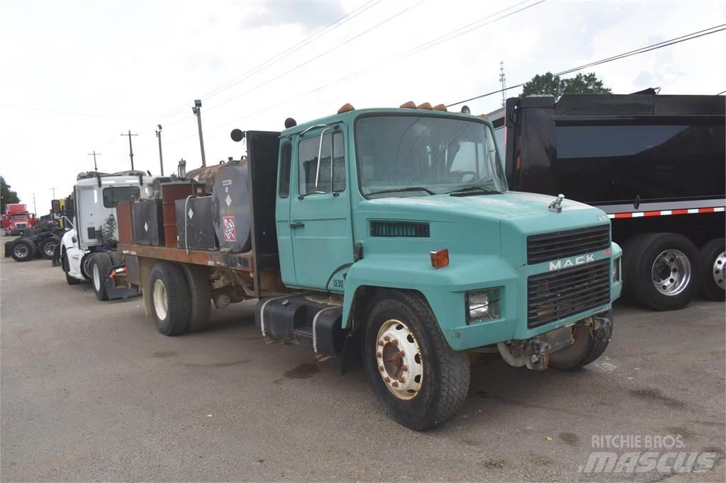 Mack MIDLINER CS200 Kamioni cisterne