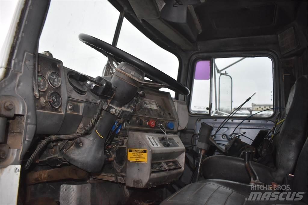 Mack RD688S Kamioni sa kranom