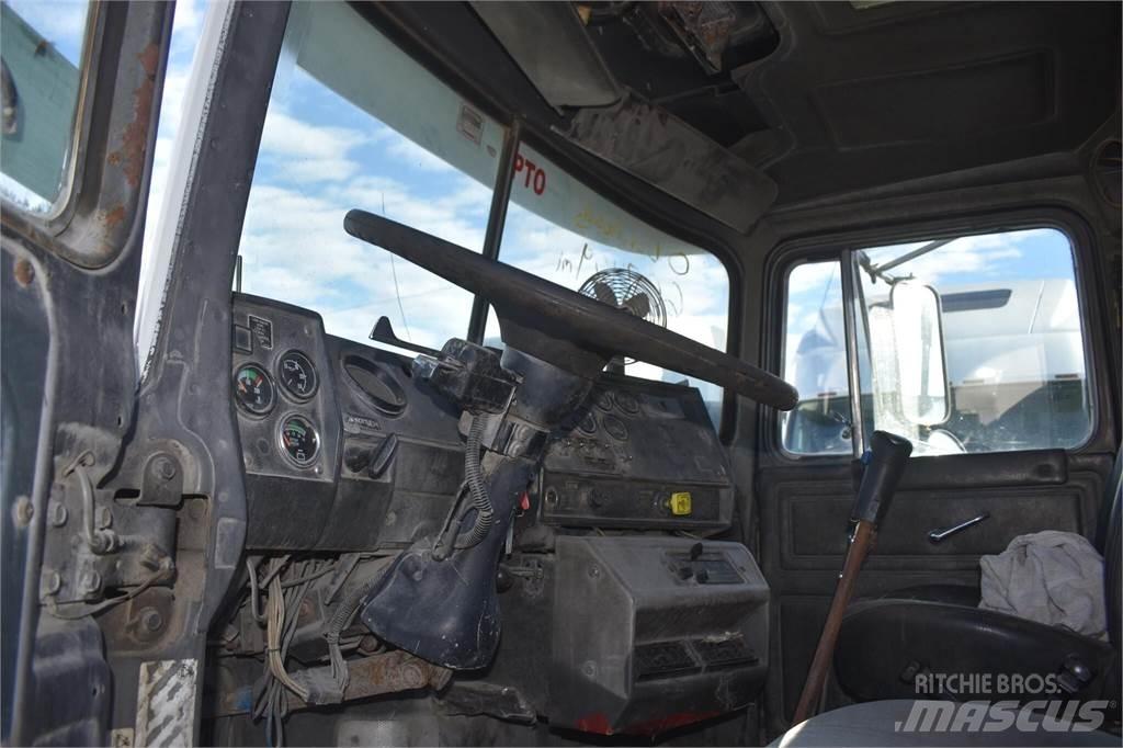 Mack RD688S Kiper kamioni