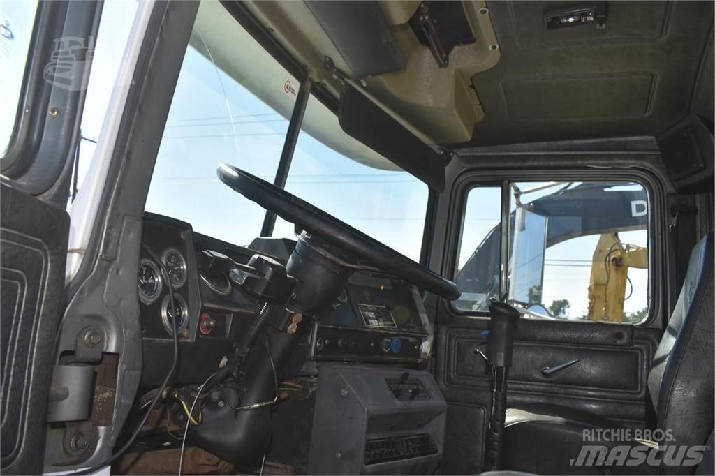 Mack RD690S Kiper kamioni