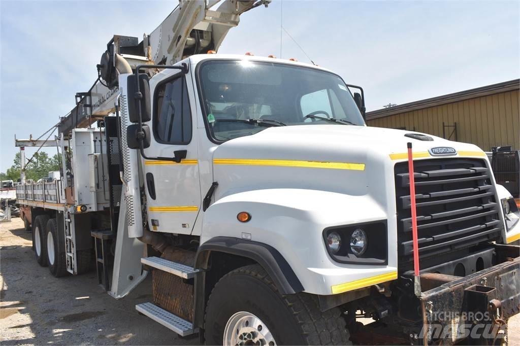 National 600E2 Kamioni sa kranom