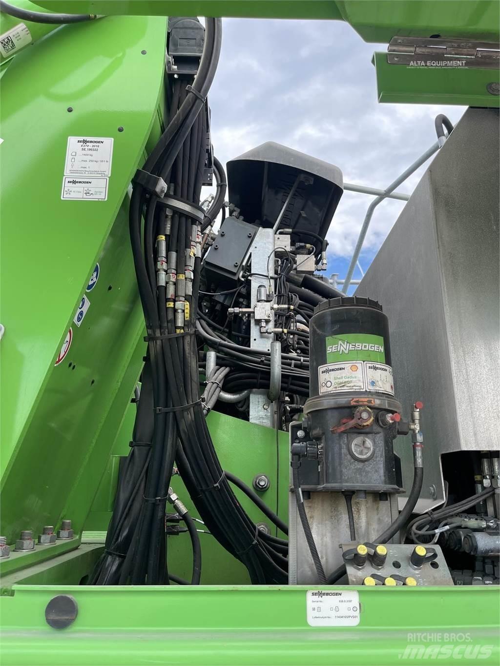 Sennebogen 830E Bageri za manipuliranje materijalom / otpadom