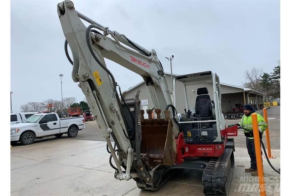Takeuchi TB250-2 Mini bageri <7t