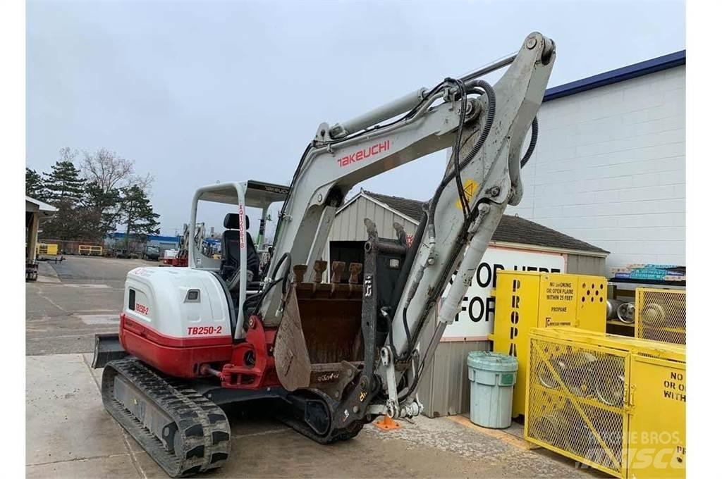 Takeuchi TB250-2 Mini bageri <7t