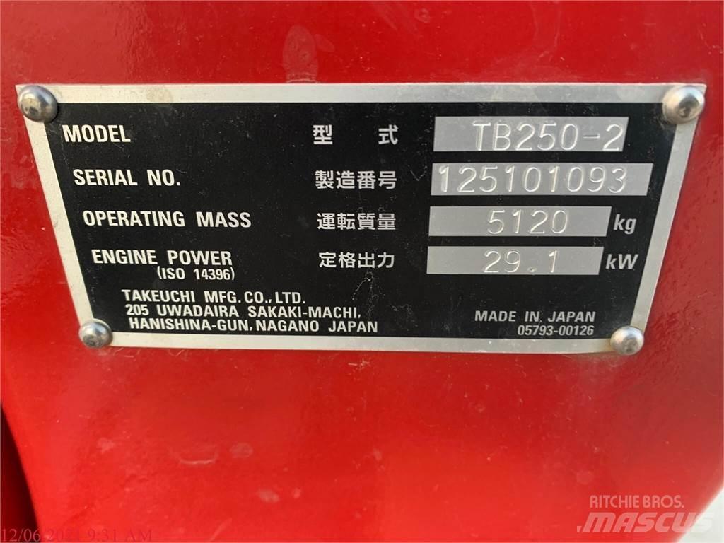 Takeuchi TB250-2 Mini bageri <7t