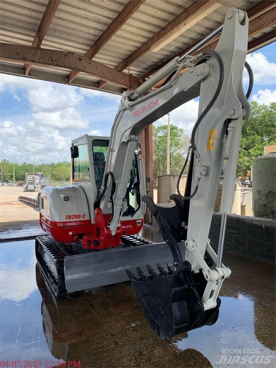 Takeuchi TB250-2 Mini bageri <7t