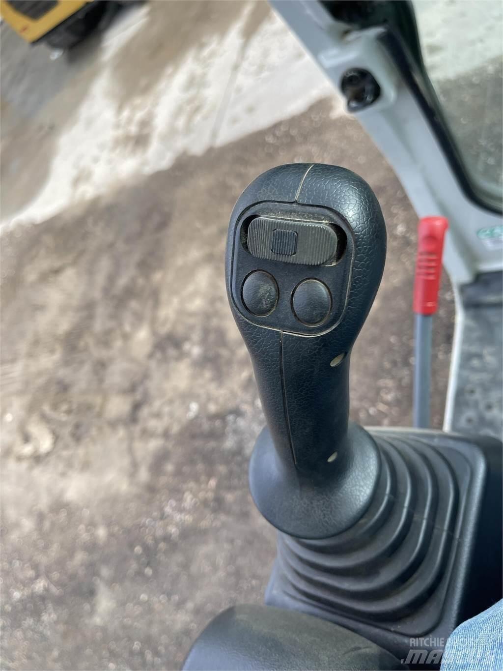 Takeuchi TB370 Bageri gusjeničari