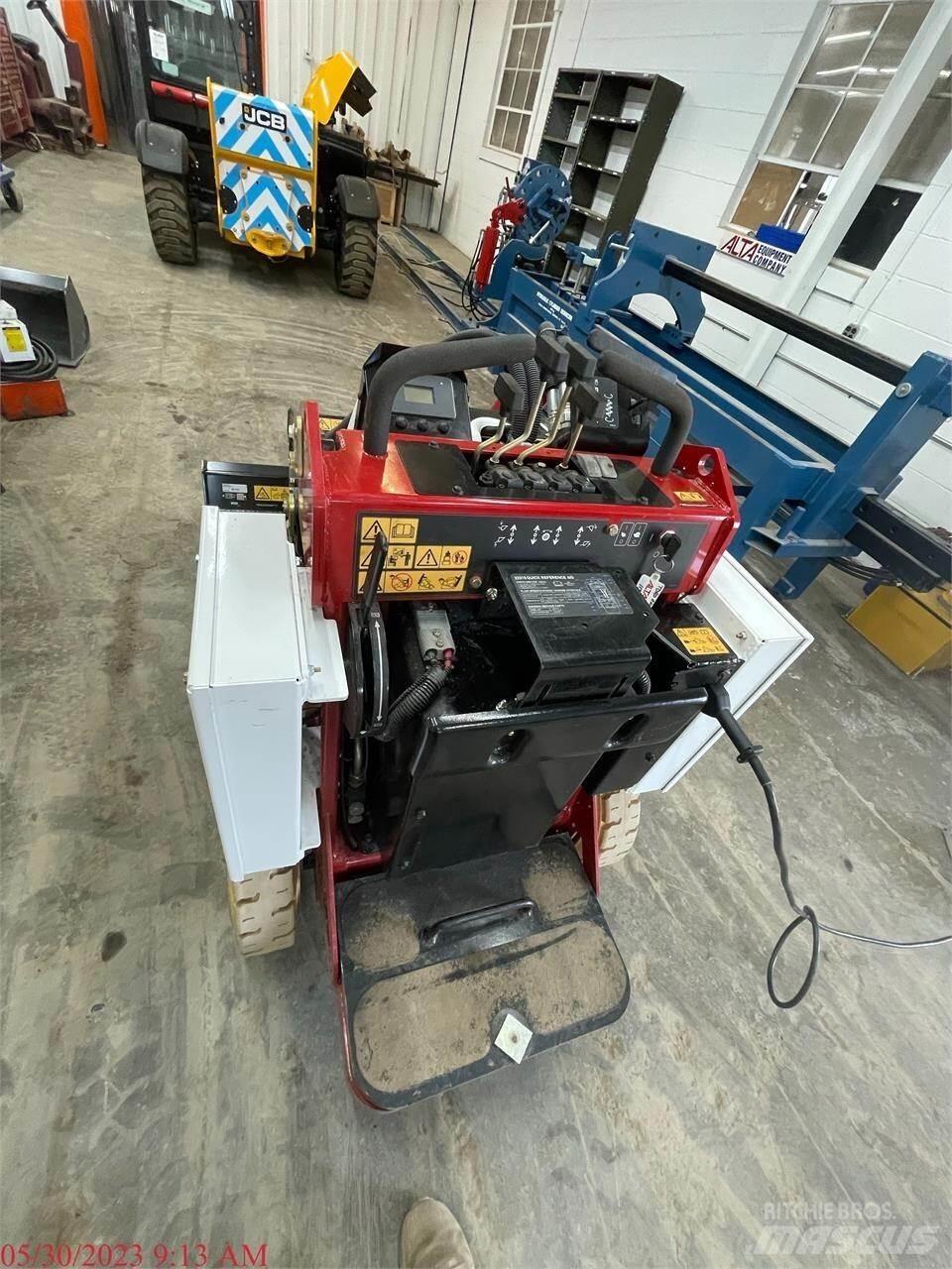 Toro E-DINGO 500 Skid steer mini utovarivači
