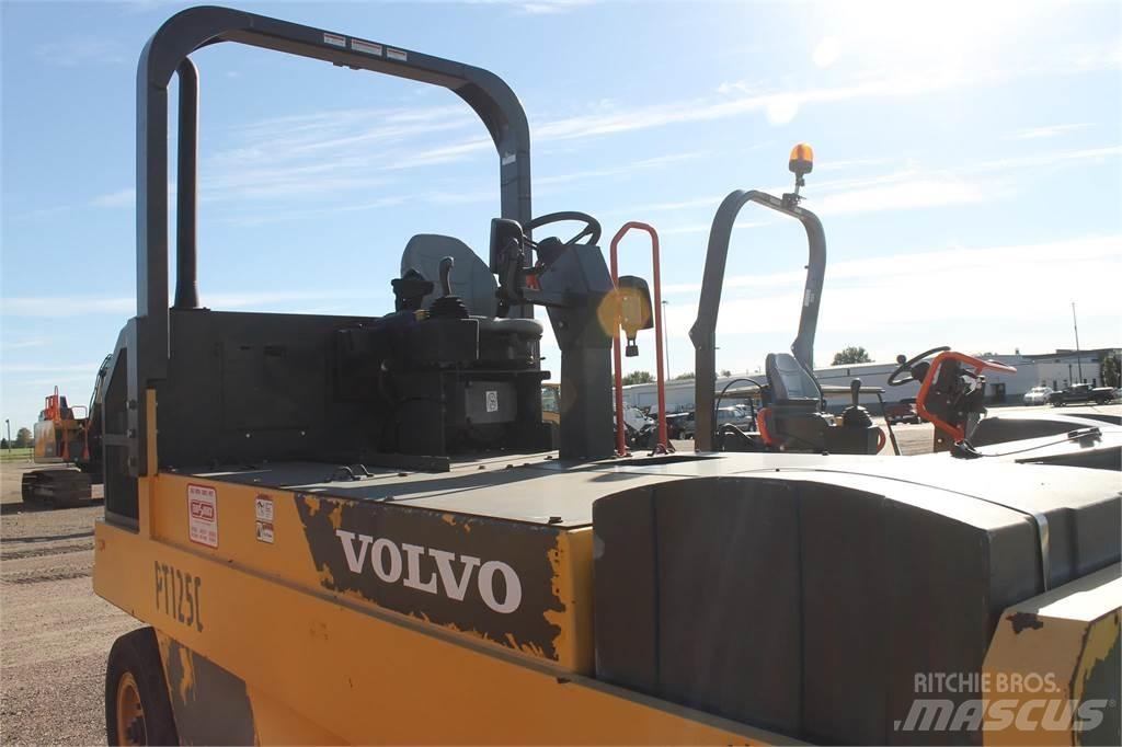 Volvo PT125C Gumeni valjci na kotačima