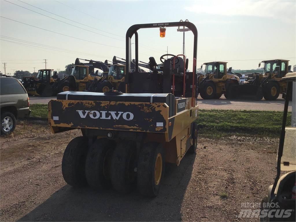 Volvo PT125C Gumeni valjci na kotačima