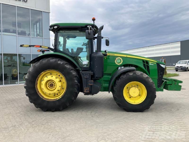 John Deere 8270 R Traktori