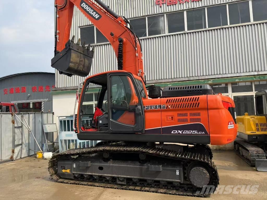 Doosan DX 225 LCA Bageri gusjeničari