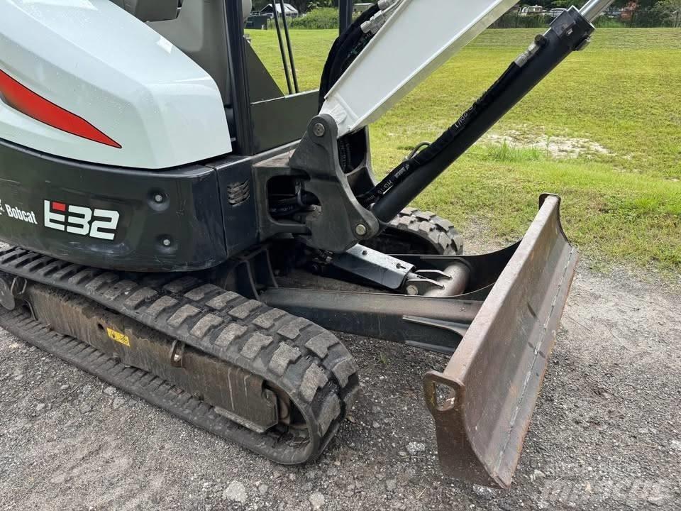Bobcat e32 Mini bageri <7t