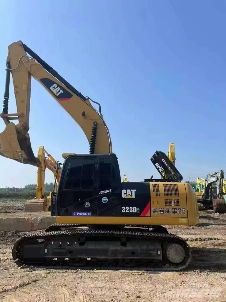 CAT 323D2 Bageri gusjeničari