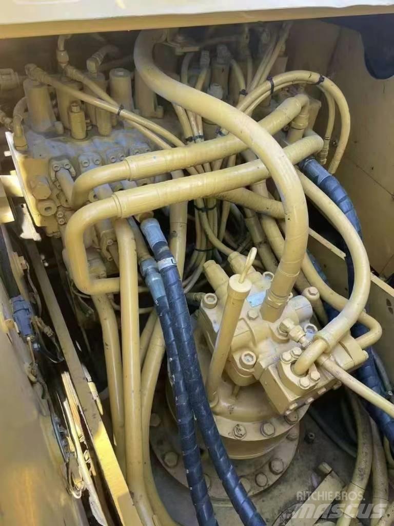 CAT 323D2 Bageri gusjeničari