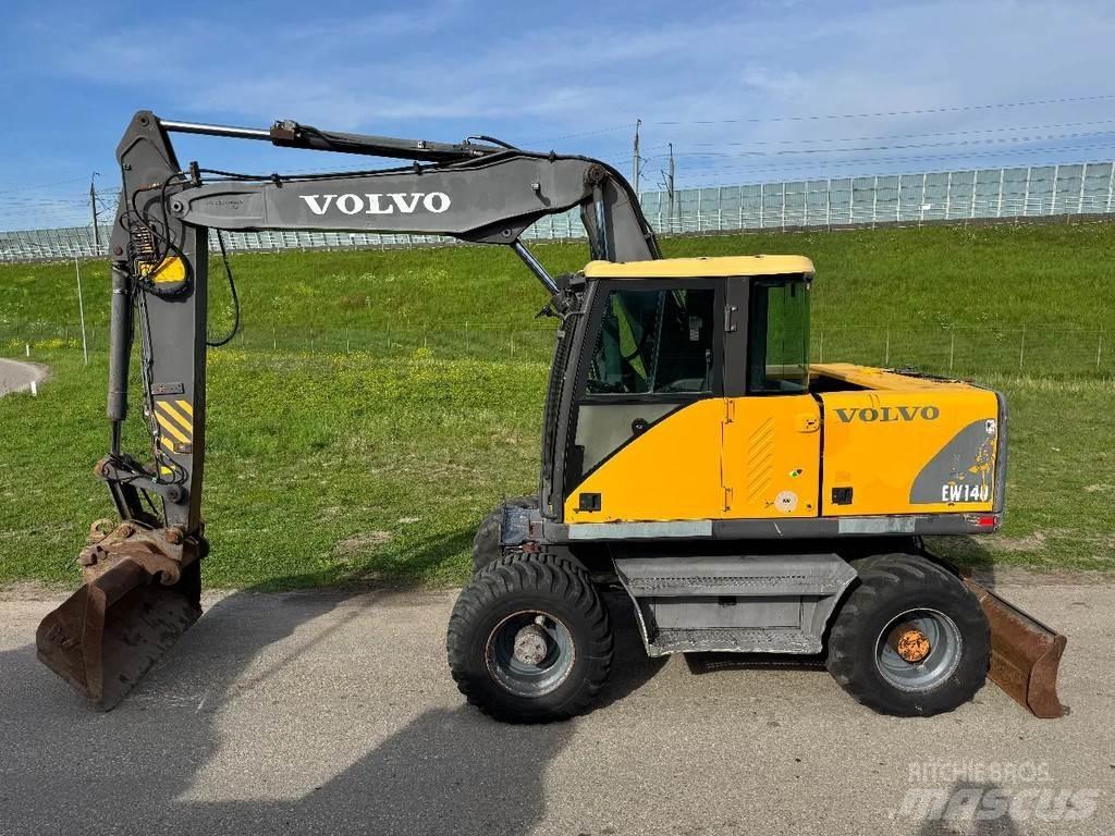 Volvo EW140 Bageri na kotačima