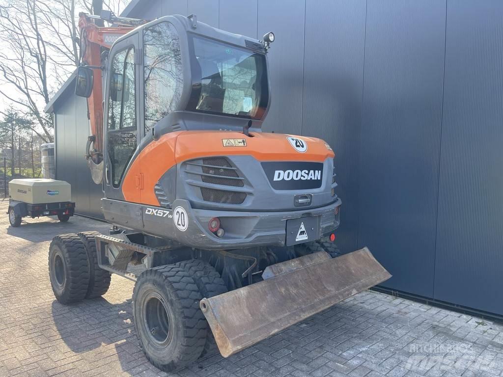 Doosan DX57W Bageri na kotačima