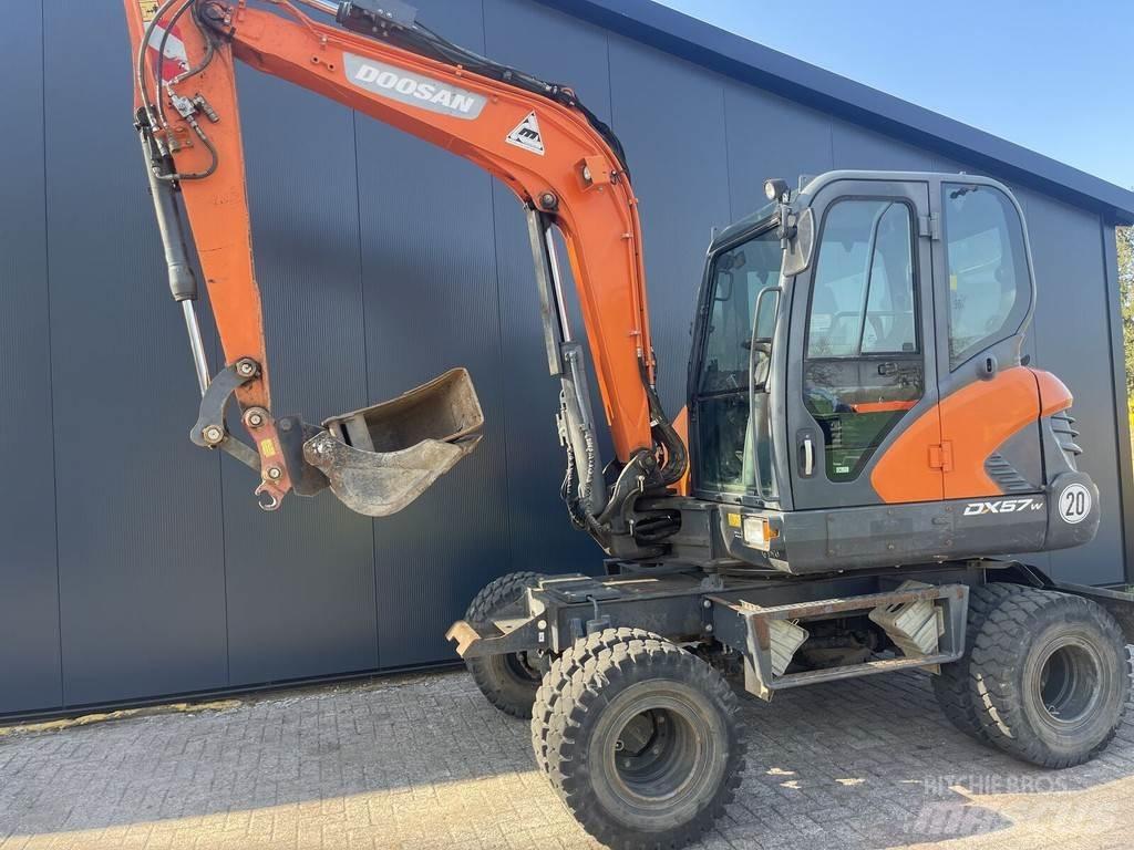 Doosan DX57W Bageri na kotačima