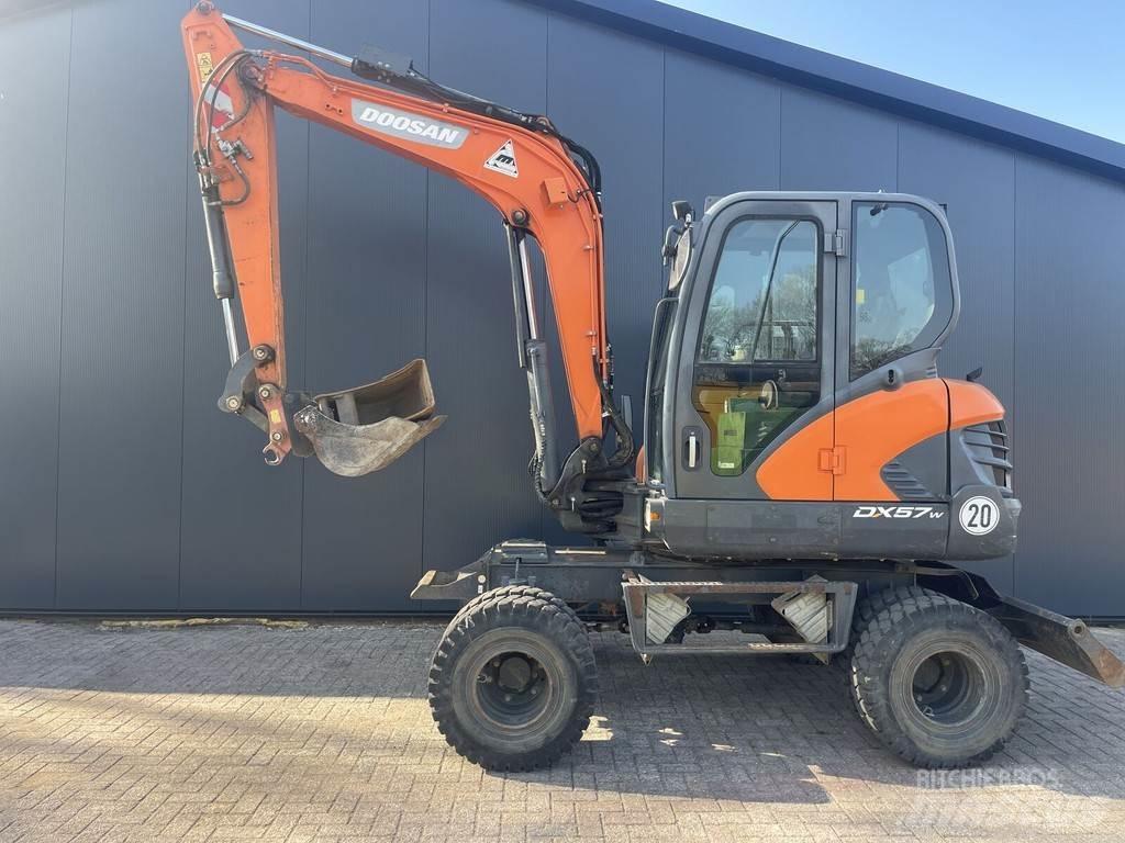 Doosan DX57W Bageri na kotačima