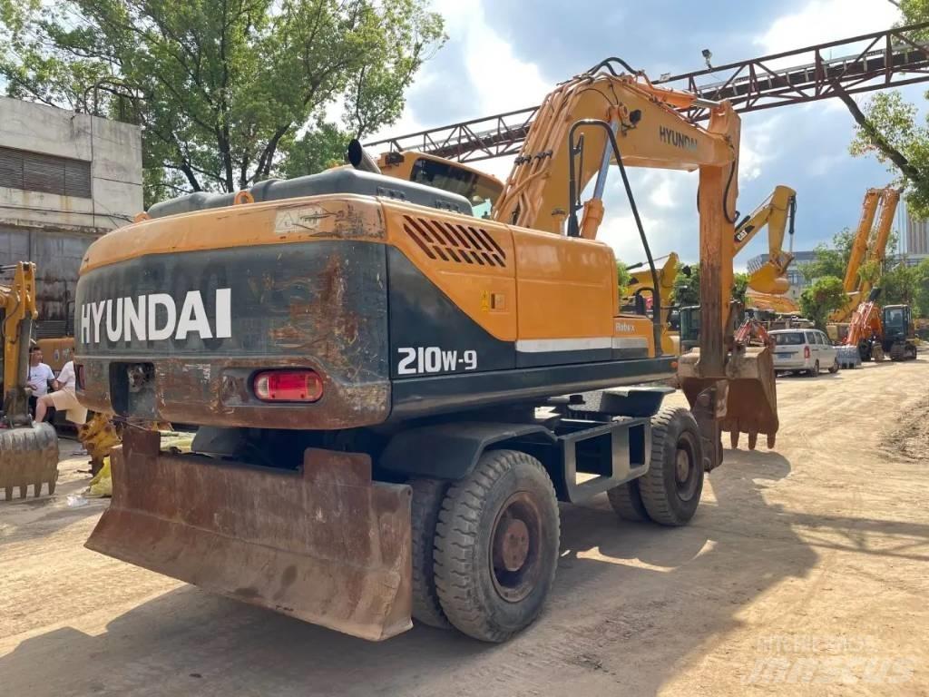 Hyundai R210W-9 Bageri na kotačima