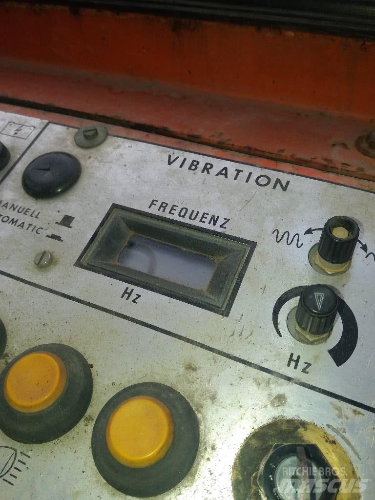 Hamm 2411 SD Valjci sa jednim bubnjem