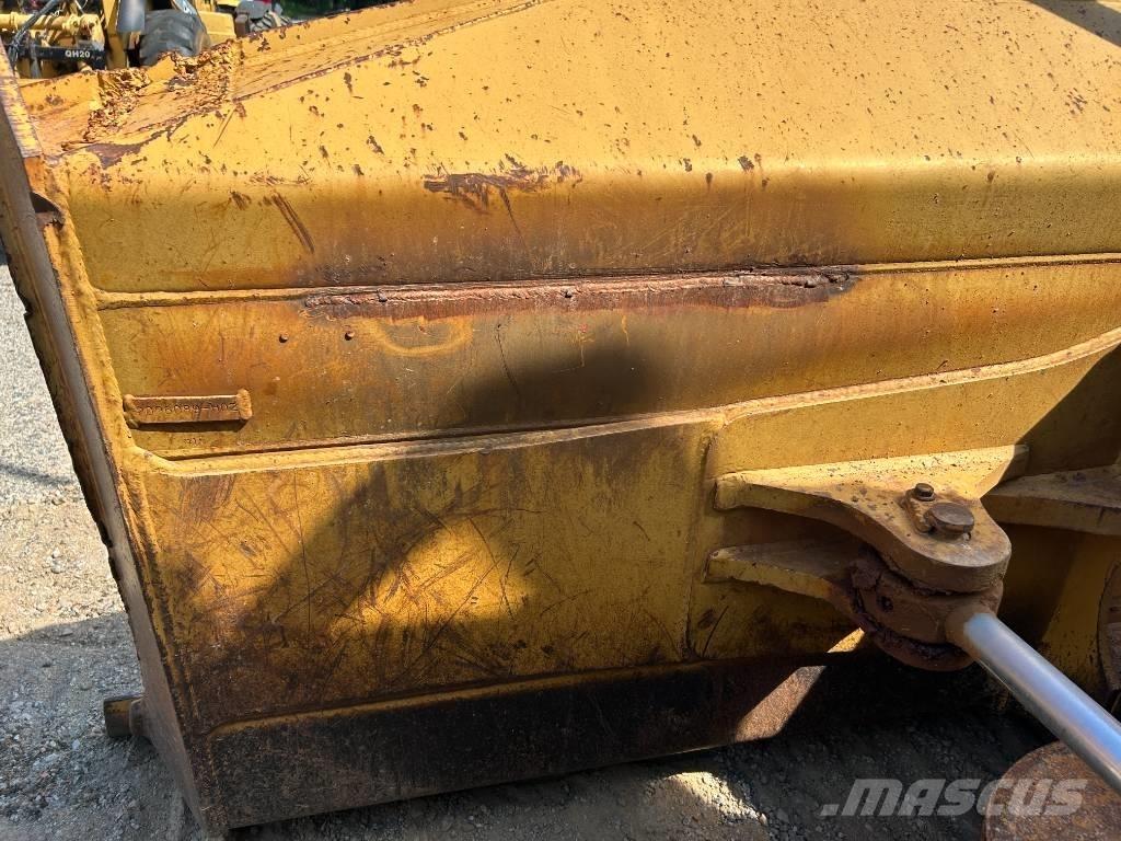 CAT D 5 N XL Buldožeri gusjeničari