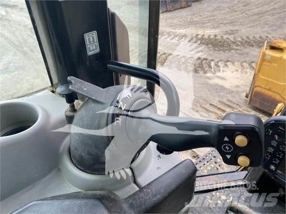 CAT D6N XL Buldožeri gusjeničari