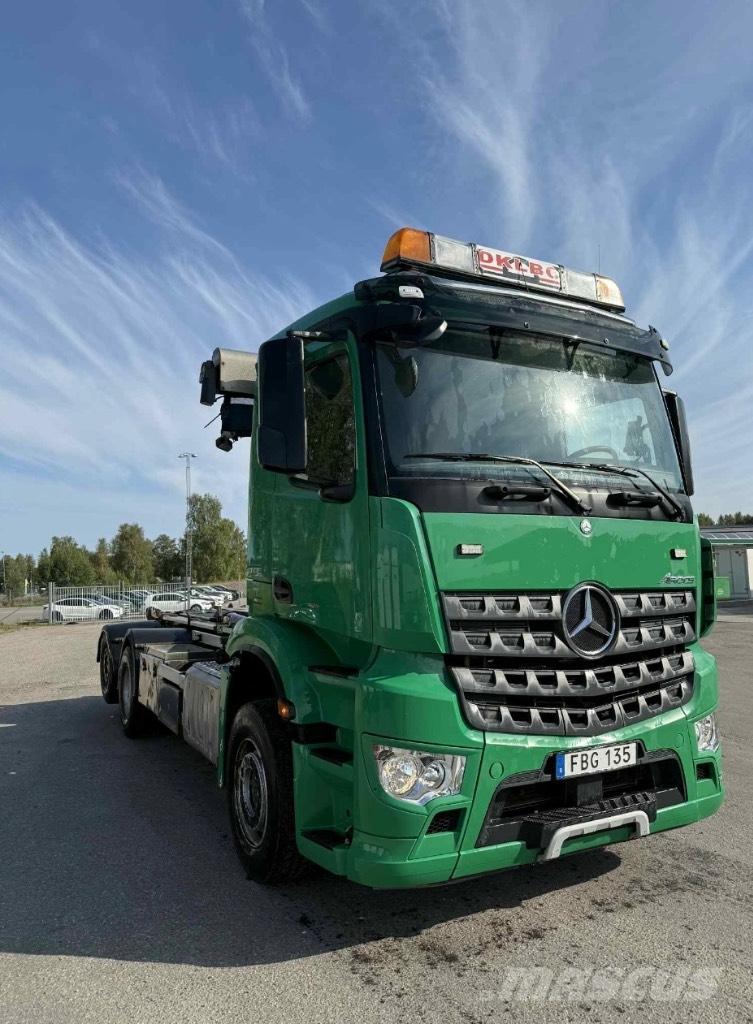 Mercedes-Benz Actros Rol kiper kamioni s kukama za dizanje
