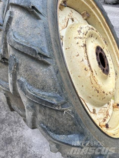 Dunlop 9.5R44 Gume, kotači i naplatci