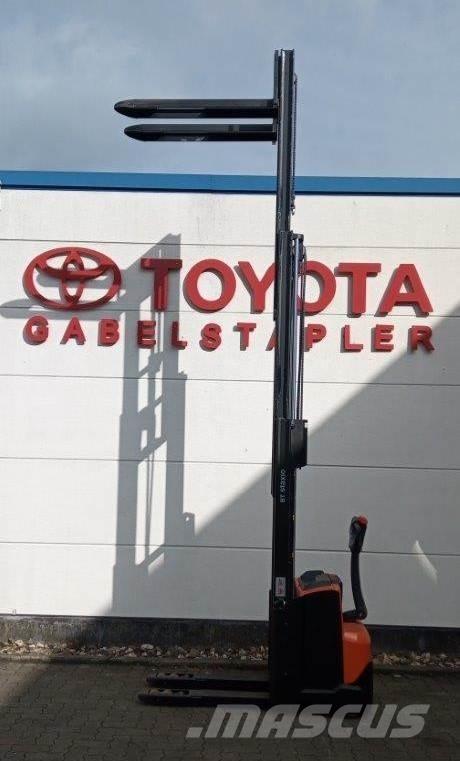 Toyota SWE120L Ručni električni viličar