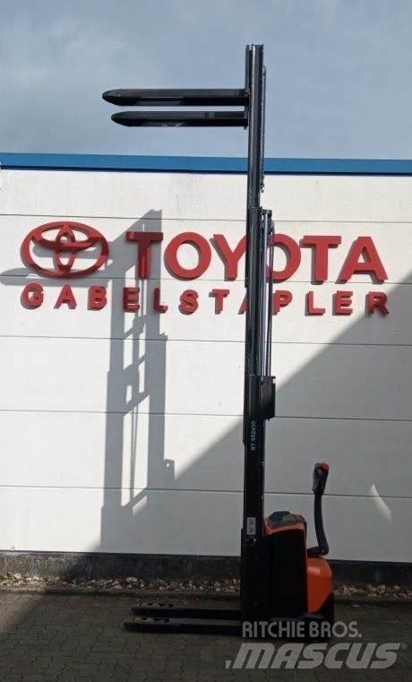 Toyota SWE120L Ručni električni viličar
