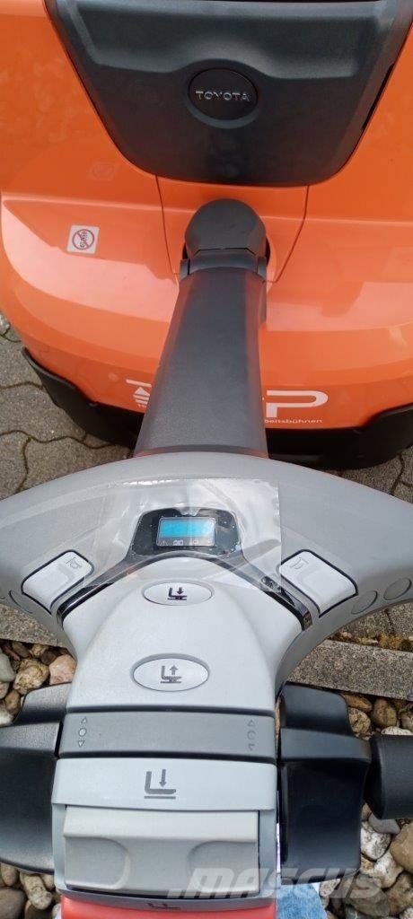 Toyota SWE120L Ručni električni viličar