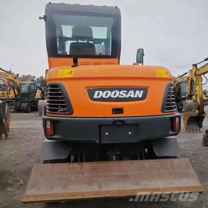 Doosan DX 60W Bageri na kotačima