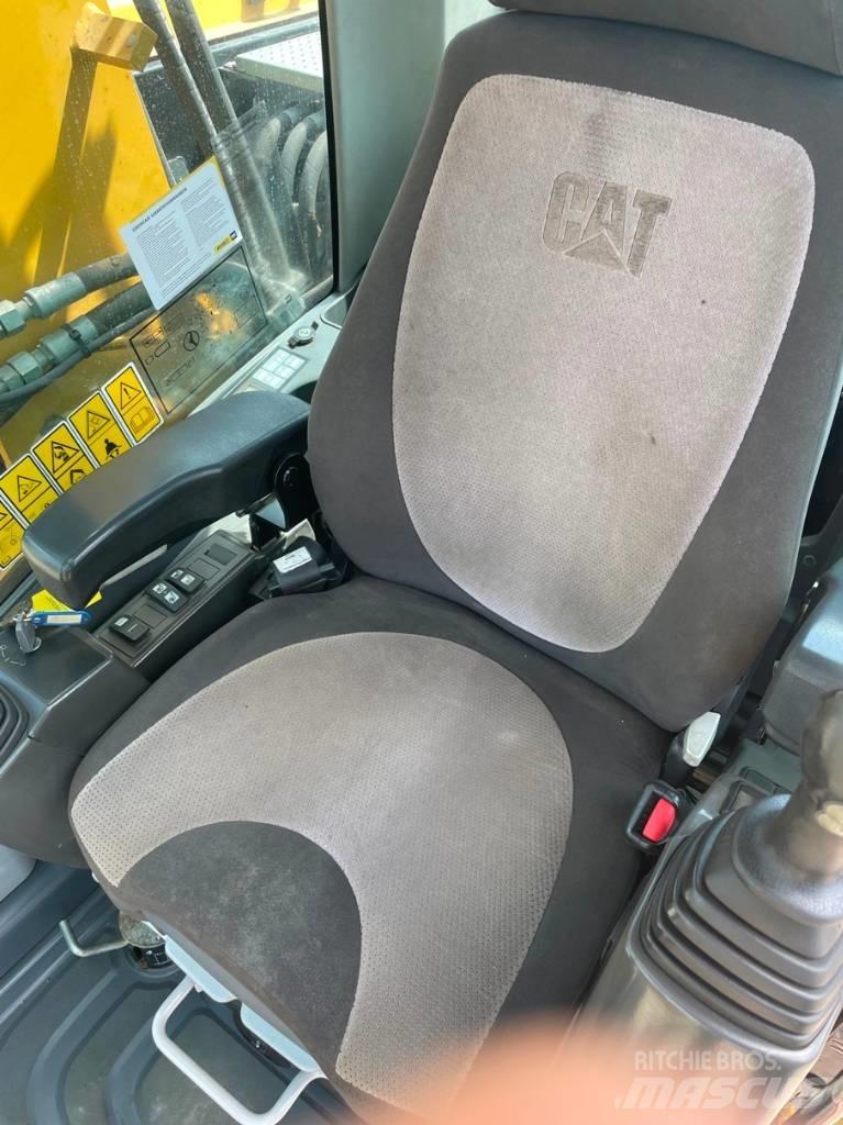 CAT M 313 D Bageri na kotačima