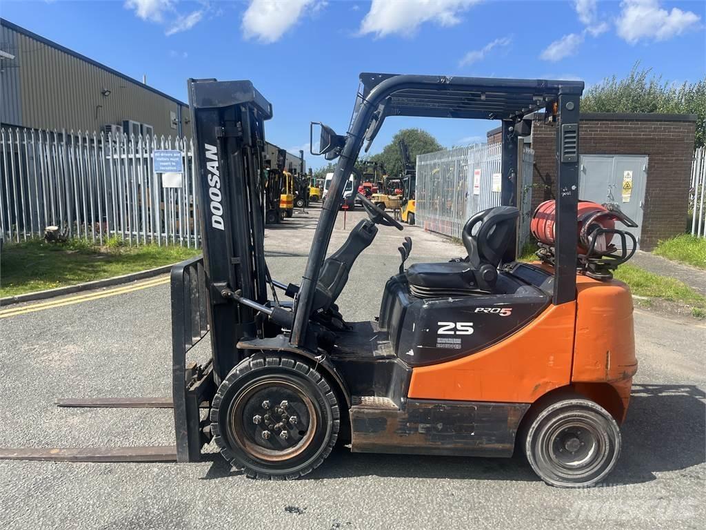 Doosan G25P-5 Plinski viličari