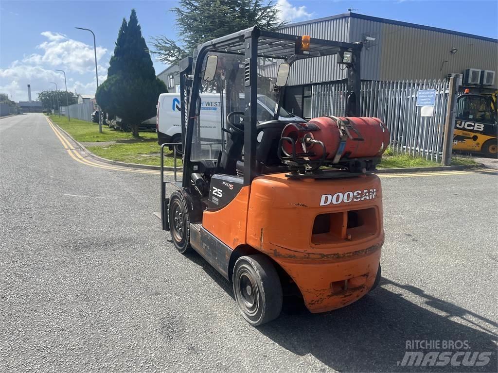 Doosan G25P-5 Plinski viličari